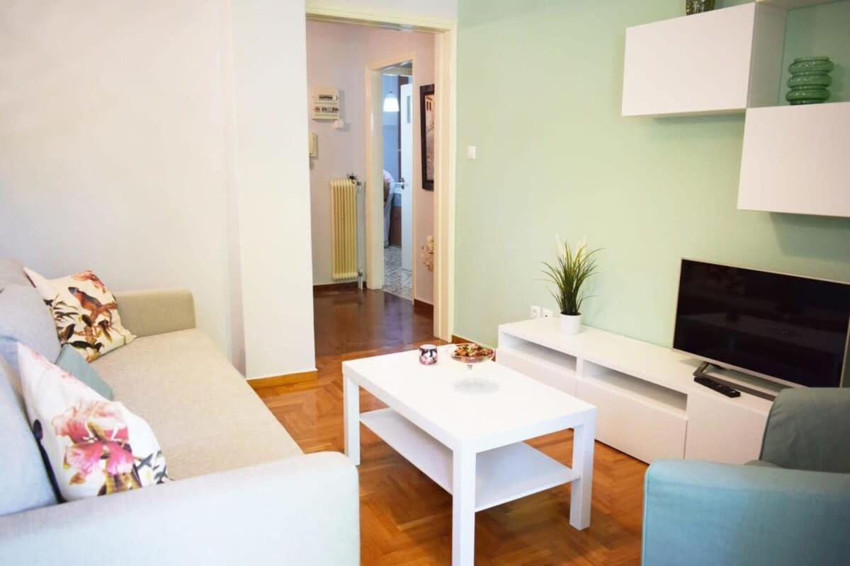 Stylish Apt In The Historic Heart Of The City Афины Экстерьер фото